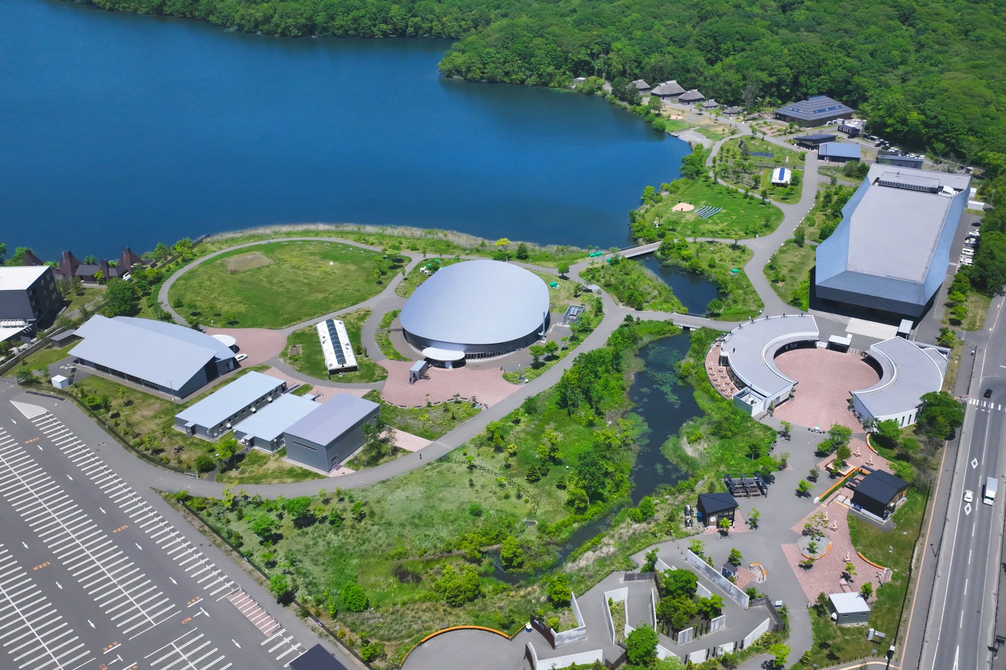ウポポイ（民族共生象徴空間）（白老）