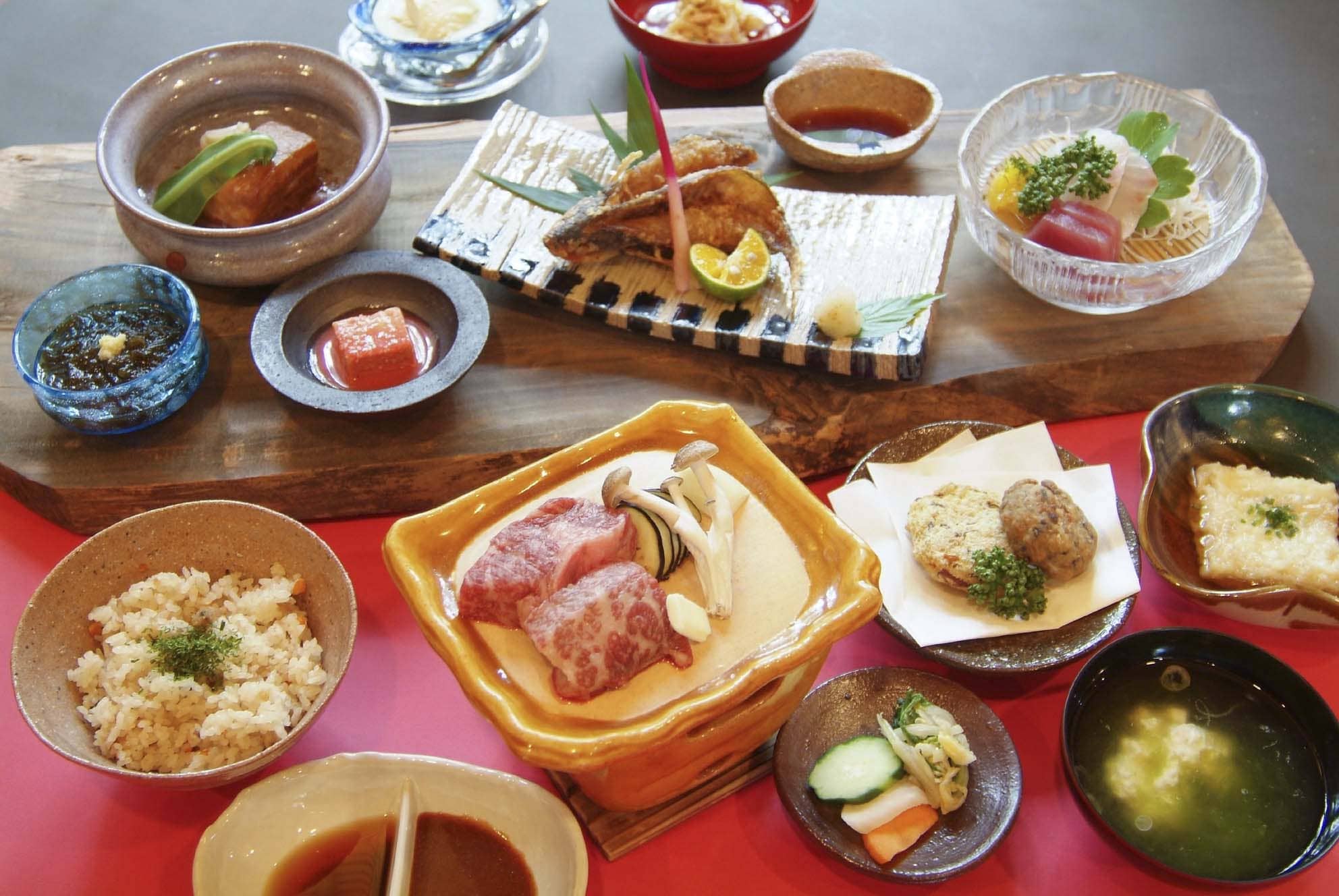 郷土料理 舟蔵の里（石垣市）